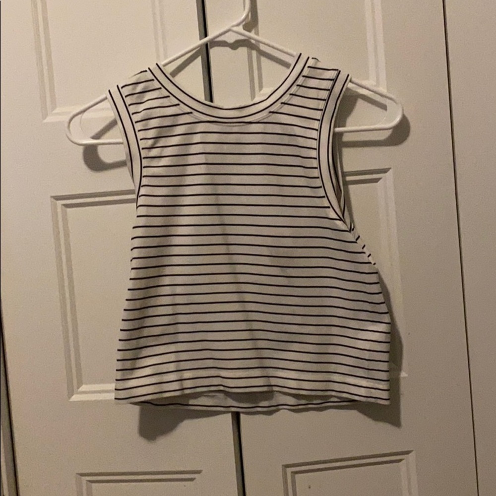 stripped crop top in great condition